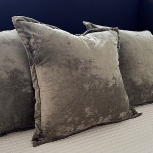 Luxurious Velvet Euro Sham Cover in Army Green